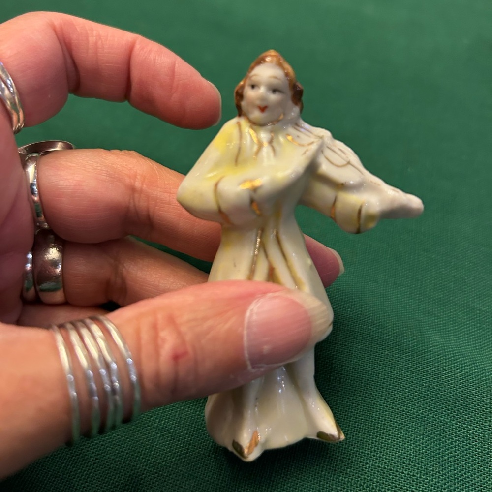 Occupied Japan, Victorian violin player figurine